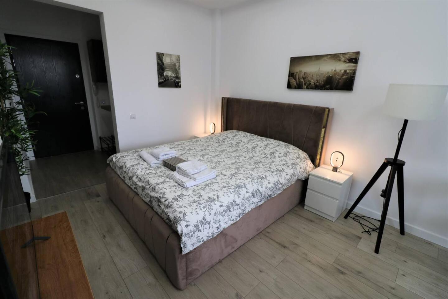 Charming City Center Apartment - Free Minibar Bucarest Exterior foto