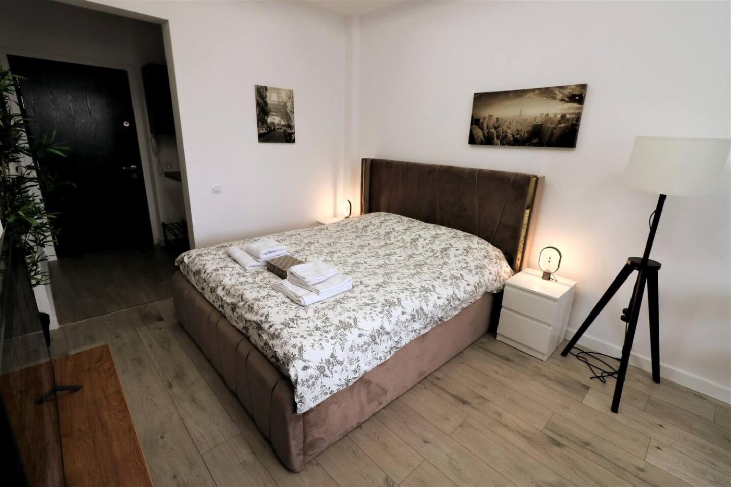 Charming City Center Apartment - Free Minibar Bucarest Exterior foto
