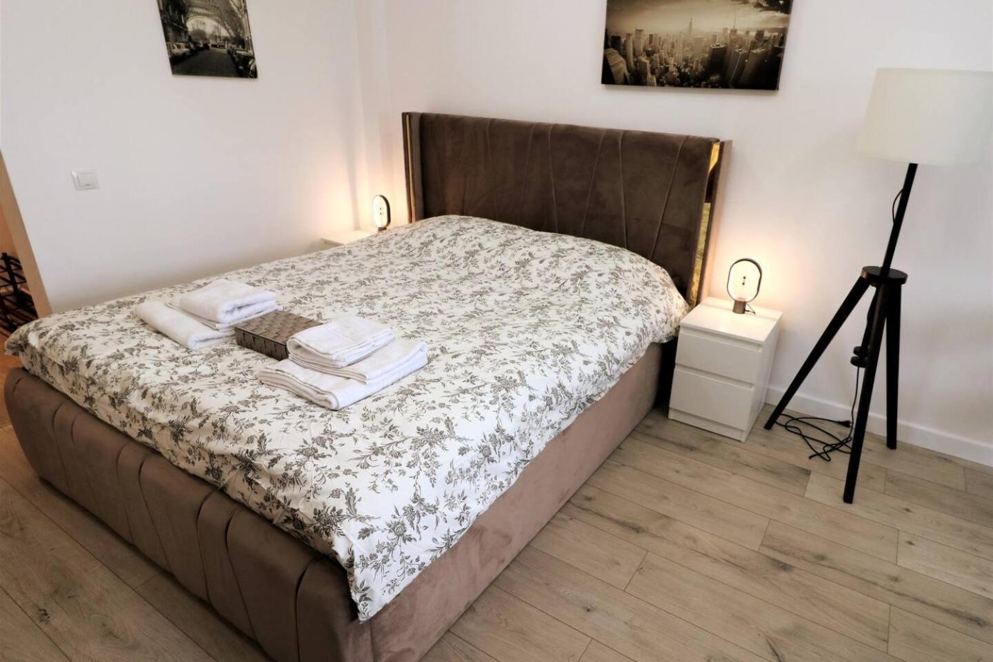 Charming City Center Apartment - Free Minibar Bucarest Exterior foto